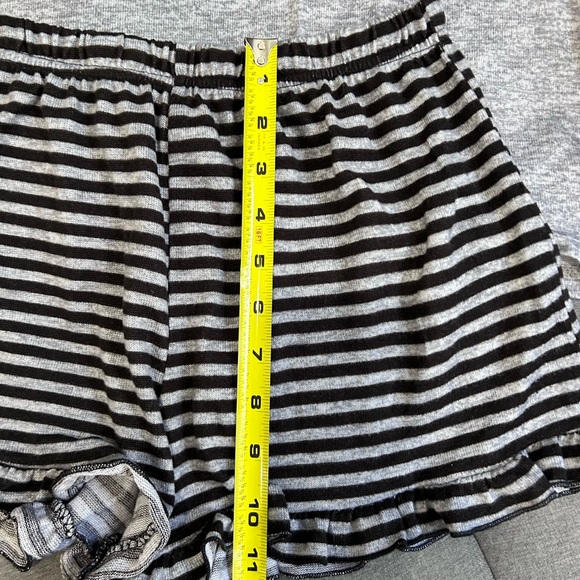 💥PRICE ⬇️ Grey & Black Women’s Long Sleeve Shorts Pj’s • Top Large & Bottom M • - Picture 8 of 8